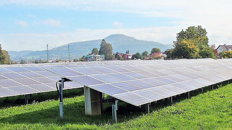 Bei Unterzettlitz, unmittelbar neben der Bahntrasse, gibt es bereits einen kleinen Solarpark. Eine neue Photovoltaikfl&auml;che kommt nun dort hinzu. Wo sich im Staffelsteiner Stadtgebiet Vorrangfl&auml;chen f&uuml;r Photovoltaikanlagen befinden, wurde vor einig...