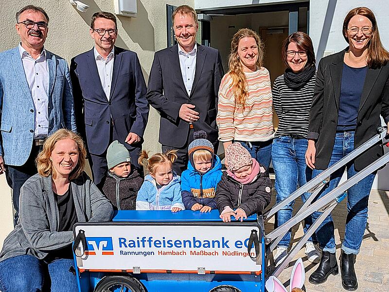 Elektrisch betriebener Kinderbus