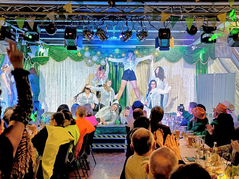Prunksitzung in Heiligenstadt 2026 Eindrucksvolle Tänze, komödiantische Sketcheinlagen Bei der Prunksitzung in Heiligenstadt blieb vor Lachen kein Auge trocken.
