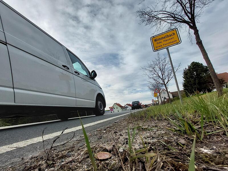 Immerhin der Zustand der Straße wird wohl demnächst in Angriff genommen.Forchheim & Fränkische Schweiz Immerhin der Zustand der Straße wird wohl demnächst in Angriff genommen.Forchheim & Fränkische Schweiz