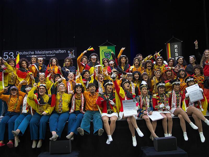 Der Karnevalclub &bdquo; Die Besenbinder&ldquo; aus R&ouml;ttenbach feiert bei der Deutschen Meisterschaft in K&ouml;ln etliche Erfolge.