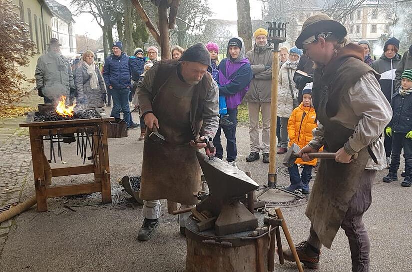 Gruppen wie der Kleinwenkheimer Haufen erinnert mit ihren Vorf&uuml;hrungen immer wieder an die Bauernkriegszeit.