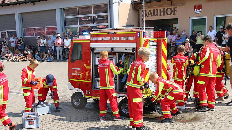 Die Kinderfeuerwehr wurde durchgewunken. Die Kinderfeuerwehr wurde durchgewunken.