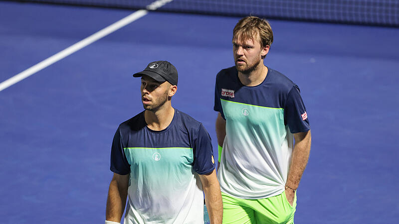 Kevin Krawietz (r.) und Tim Pütz sind in Paris ausgeschieden.