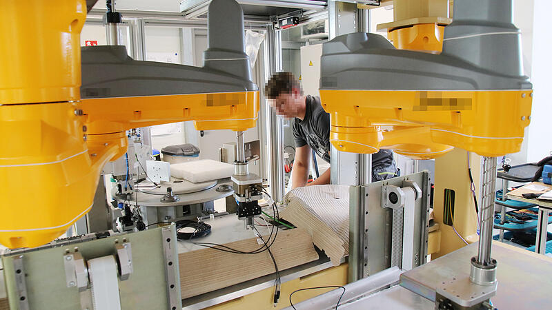 Produktionsautomatisierungen, Sondermaschinen, Robotertechnologien: Produktion bei Albert und Hummel Bamberg. Produktionsautomatisierungen, Sondermaschinen, Robotertechnologien: Produktion bei Albert und Hummel Bamberg.