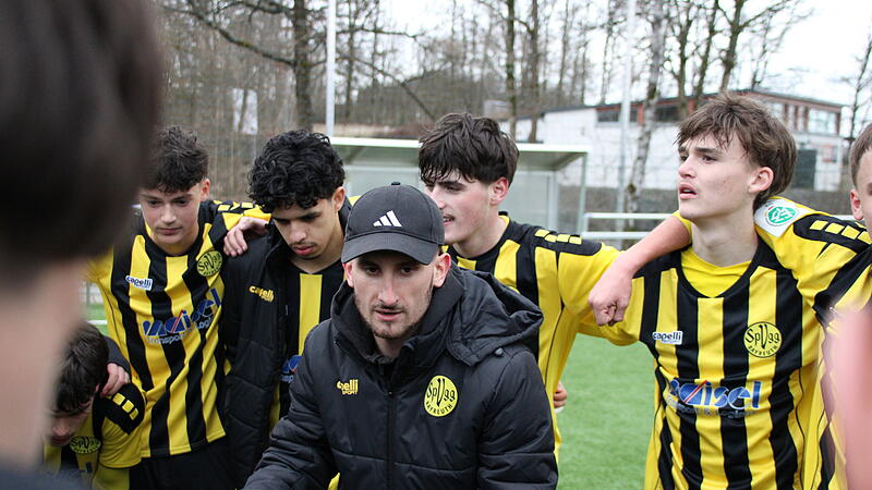 Die U17 der SpVgg Bayreuth schlug in Kupferberg den SV Darmstadt mit 1:0U17 DFB-Nachwuchsliga SpVgg Bayreuth - SV Darmstadt Die U17 der SpVgg Bayreuth schlug in Kupferberg den SV Darmstadt mit 1:0
