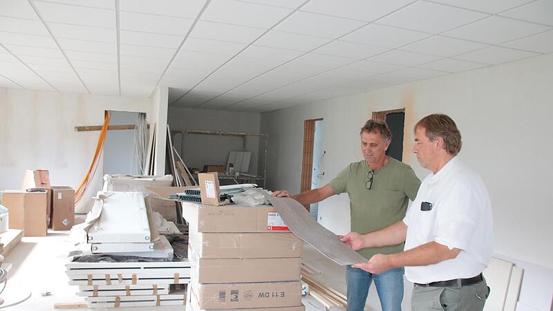 Im Schulungsraum der Gauaschacher Wehr sind die Handwerker noch aktiv. Im Schulungsraum der Gauaschacher Wehr sind die Handwerker noch aktiv.
