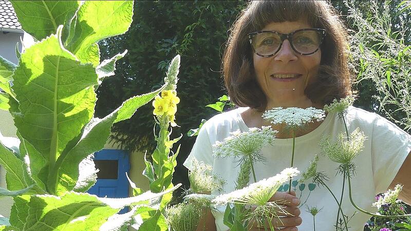 Wildkräuterexpertin Marion Reinhardt steht nicht nur auf die Blüten der „Wilde Möhre“. Die Fürtherin stellt in ihrem neuesten Buch zahlreiche Wildkräuter vor.