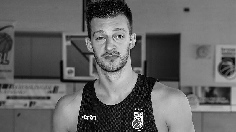 Stevan Jelovac (8. Juli 1989 – 5. Dezember 2021) Stevan Jelovac (8. Juli 1989 – 5. Dezember 2021)