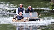 Michael Stoschek am Steuer seines VW-Schwimmwagens auf dem Weg zur Sandkerwa 2018 – damals  hatte er die Sondergenehmigung bekommen.