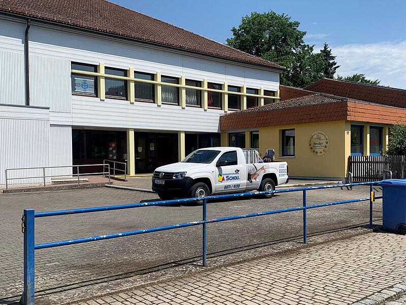 Jugendzentrum und Kindergarten heute