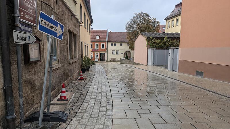 Die sanierte Kapellenstra&szlig;e war mehrfach Thema in der B&uuml;rgerversammlung.