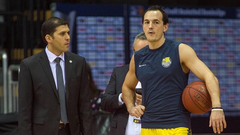 Milos Petkovic (links), damals Assistenztrainer der EWE Baskets Oldenburg, mit seinem guten Freund Karsten Tadda. Milos Petkovic (links), damals Assistenztrainer der EWE Baskets Oldenburg, mit seinem guten Freund Karsten Tadda.