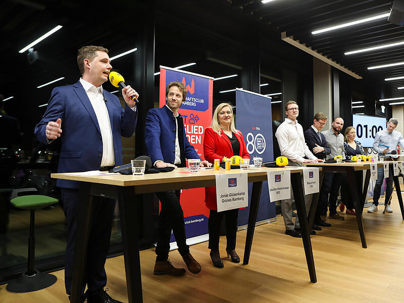 Volles Haus bei der FT-Podiumsdiskussion 2026