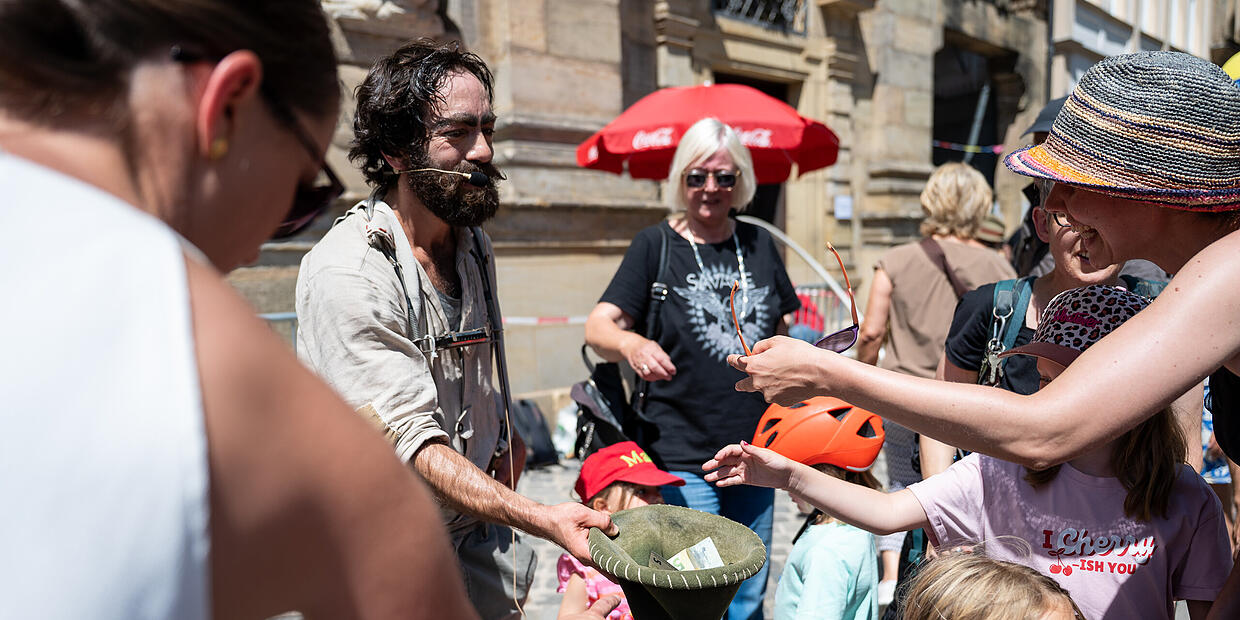 Bamberg conjures magic in 2026: Artists offer a glimpse into their hats