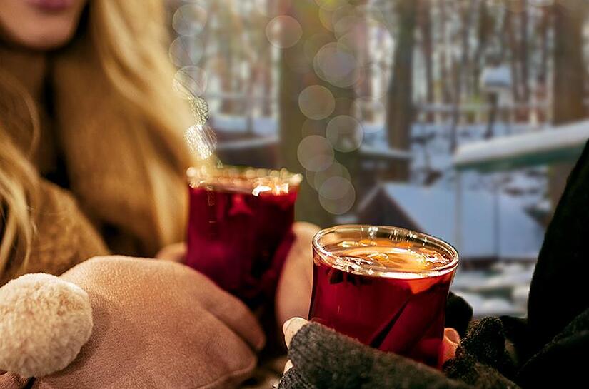 Es muss nicht nur Bier sein: Beim Winterzauber im Kellerwald werden den G&auml;sten zum Beispiel auch Whiskey-Punsch, Gl&uuml;h-Gin oder Hei&szlig;e Schokolade geboten.Forchheim & Fr&auml;nkische Schweiz