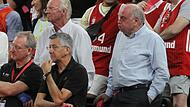 Die Bayern-Granden um Uli Hoene&szlig; (rechts, Ehrenpr&auml;sident) und Herbert Hainer (unten) nach dem verlorenen f&uuml;nften Finalspiel im SAP Garden.