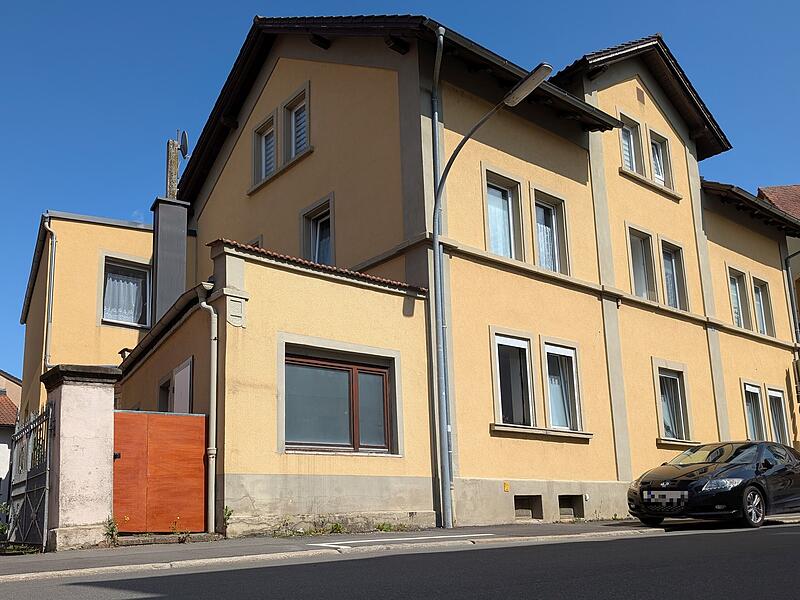 Zwangsversteigerung ForchheimForchheim & Fränkische Schweiz Das Anwesen in der Torstraße in Forchheim wird derzeit als Asylunterkunft genutzt.