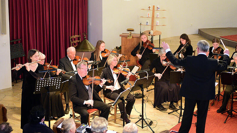 Barocke Brillanz und nordische Tr&auml;ume pr&auml;sentierte das Kulmbacher Kammerorchester unter seinem Dirigenten Thomas Gr&uuml;nke und mit der Fl&ouml;tistin Regina Bu&szlig;mann als Solistin bei seinem Fr&uuml;hjahrskonzert in der Auferstehungskirche.