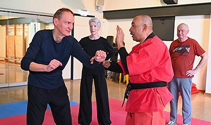 Selbstverteidigungskurs f&uuml;r Seniorinnen und Senioren an der VHS