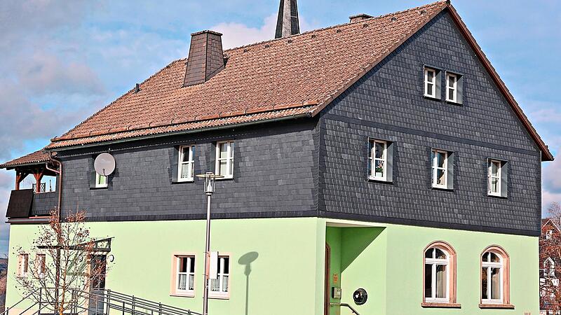 Westansicht des sanierten Schulhauses. Stephanie Ge&szlig;ler