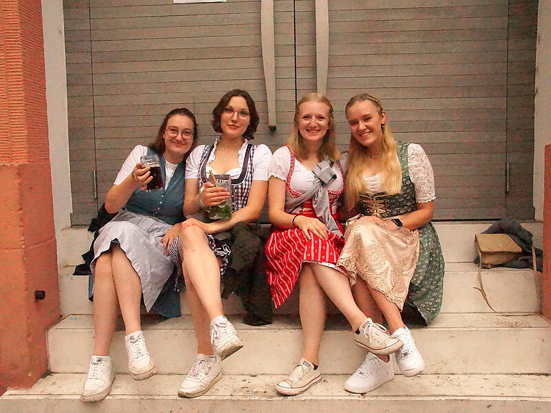 Kulmbacherinnen in BambergSandkerwa: Königsschießen und Kirchweihbaum-Aufstellen