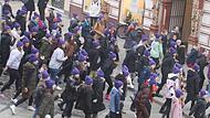 Lilafarbene Mützen auf, und dann ging’s los: Tanz-Demo im Rahmen von „One Billion Rising“ in der Spitalgasse in Coburg. Lilafarbene Mützen auf, und dann ging’s los: Tanz-Demo im Rahmen von „One Billion Rising“ in der Spitalgasse in Coburg.