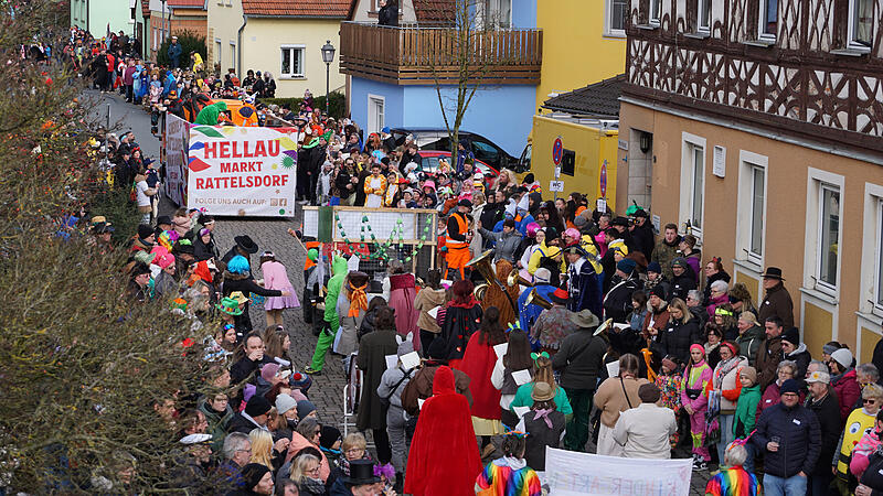 Von Heavy Metal bis Mario Kart: Beim Faschingsumzug in Rattelsdorf gab es eine Menge zu sehen.
