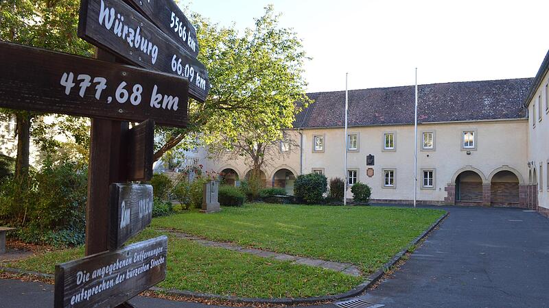Im Winter k&ouml;nnten, bei Bedarf, ins einstige Dienstgeb&auml;ude des Landkreises im Bad Kissinger Stadtteil Hausen Asylsuchende einziehen.