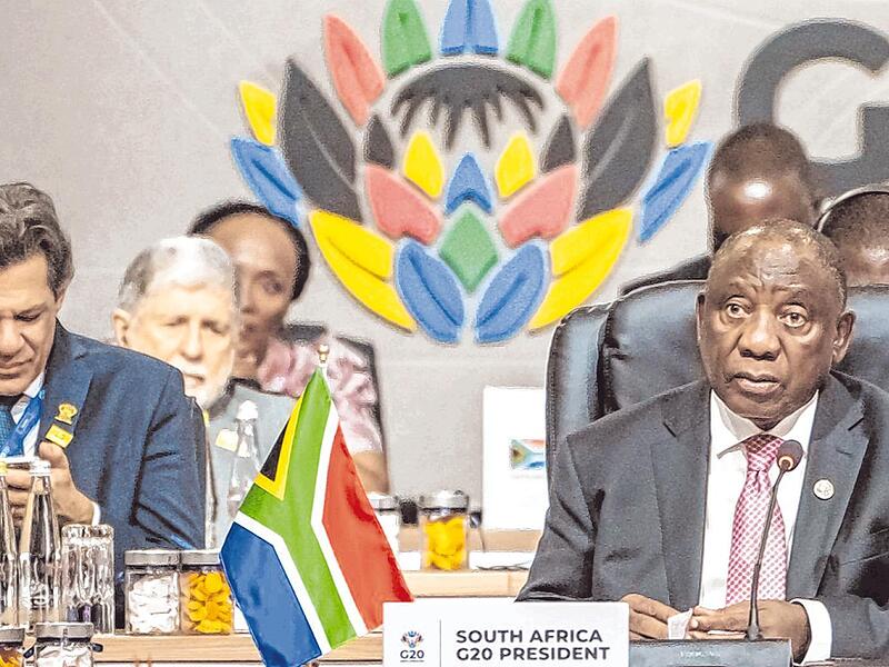 Südafrikas Präsident Cyril Ramaphosa (Mitte) bestätigte beim G20-Gipfel seinen Ruf als geschickter Taktiker. Südafrikas Präsident Cyril Ramaphosa (Mitte) bestätigte beim G20-Gipfel seinen Ruf als geschickter Taktiker.