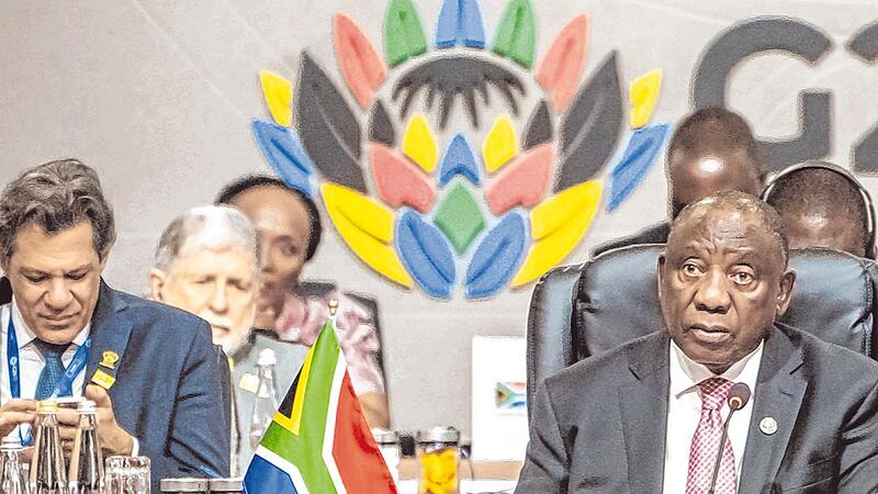 Südafrikas Präsident Cyril Ramaphosa (Mitte) bestätigte beim G20-Gipfel seinen Ruf als geschickter Taktiker. Südafrikas Präsident Cyril Ramaphosa (Mitte) bestätigte beim G20-Gipfel seinen Ruf als geschickter Taktiker.