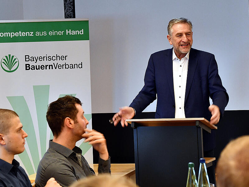 In der Frankenfarm in Himmelkron trafen sich die oberfr&auml;nkischen Vorstandsmitglieder zum Austausch mit dem BBV-Pr&auml;sidenten G&uuml;nther Fel&szlig;ner.