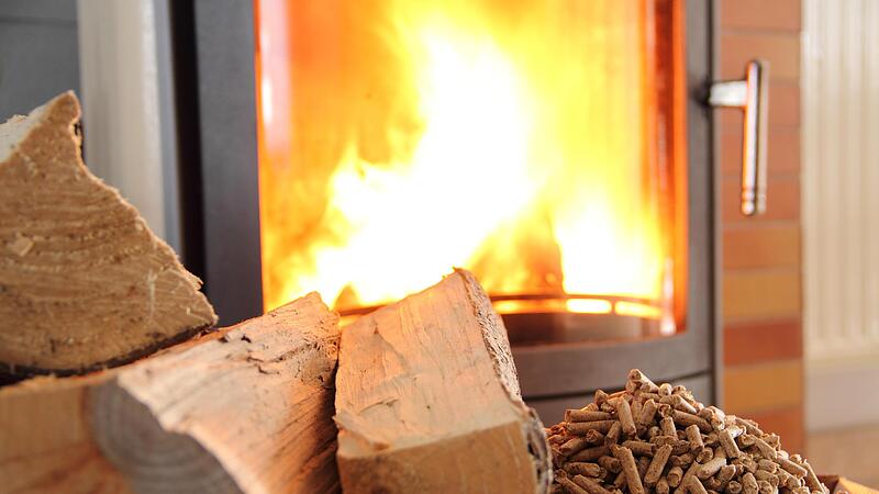 Heizen mit Holz – egal ob Scheitholz oder Pellets – erfreut sich immer größerer Beliebtheit.Forchheim & Fränkische Schweiz Heizen mit Holz – egal ob Scheitholz oder Pellets – erfreut sich immer größerer Beliebtheit.Forchheim & Fränkische Schweiz