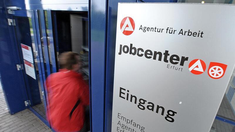 B&uuml;rgergeldempf&auml;nger, die Termine der Jobcenter nicht wahrnehmen, sollen  st&auml;rker sanktioniert werden.