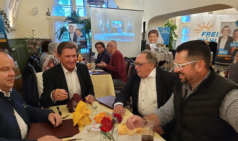 Jubel bei den Freien w&auml;hlern