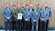 Die erfolgreichen Schützen der Hubertus-Gilde Euerdorf: (von links) Dominic Brimer, Marco Frank, Thomas Heilmann, Fedor Fetsch, Tobias Mützel, Bürgermeister Peter Bergel, stellv. Schützenmeister Benjamin Schmitt, Andi Lippert, Michael Fell, 1. Sch... Die erfolgreichen Schützen der Hubertus-Gilde Euerdorf: (von links) Dominic Brimer, Marco Frank, Thomas Heilmann, Fedor Fetsch, Tobias Mützel, Bürgermeister Peter Bergel, stellv. Schützenmeister Benjamin Schmitt, Andi Lippert, Michael Fell, 1. Sch...