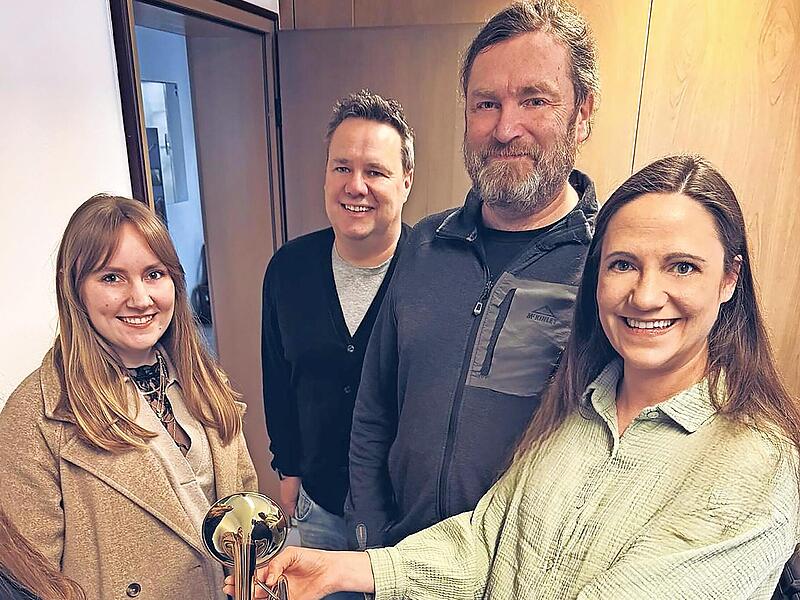 Josefin B&ouml;hner und Benjamin Schreiber (Geschwister-Gummi-Stiftung) sowie Bernd und Elisabeth Walter (&bdquo;Riff & Voice&ldquo;, v.l.).