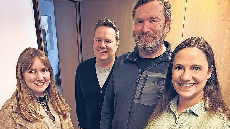 Josefin B&ouml;hner und Benjamin Schreiber (Geschwister-Gummi-Stiftung) sowie Bernd und Elisabeth Walter (&bdquo;Riff & Voice&ldquo;, v.l.).