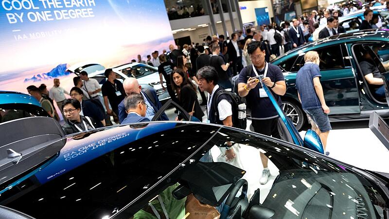 Das Interesse an chinesischen E-Autos ist in Deutschland gro&szlig;, wie auch bei der Automobilausstellung IAA Mobility im September in M&uuml;nchen zu sehen war.