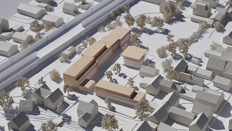 Ein Modell zeigt die Planung für die aus drei Gebäuden bestehende Wohnanlage zwischen Brückenweg und Bahnhofstraße. Ein Modell zeigt die Planung für die aus drei Gebäuden bestehende Wohnanlage zwischen Brückenweg und Bahnhofstraße.