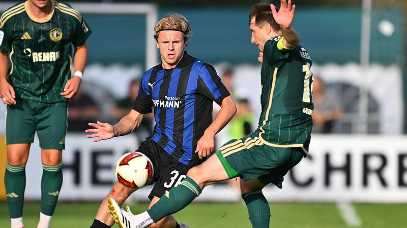 Der gebürtige Bamberg Philipp Müller (hier im Test gegen den SC Eltersdorf) trifft am Samstag mit der SpVgg Greuther Fürth auf seine Heimatstadt und Bruder Felix. Der gebürtige Bamberg Philipp Müller (hier im Test gegen den SC Eltersdorf) trifft am Samstag mit der SpVgg Greuther Fürth auf seine Heimatstadt und Bruder Felix.