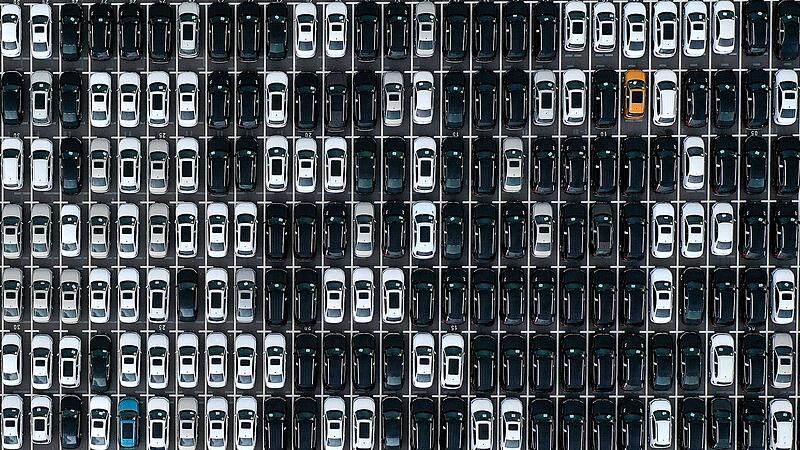 Autos am Hafen von Dalian