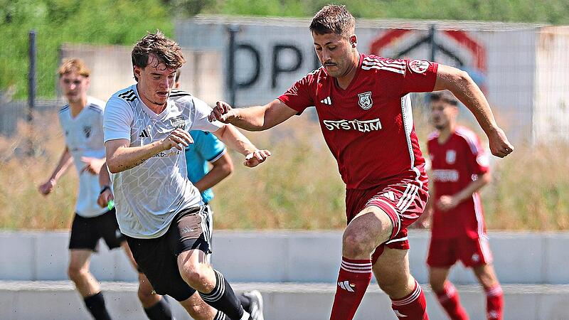 Der Staffelsteiner Heinrich Hagel (r.) setzt sich gegen Felix R&ouml;del vom TSV Sonnefeld durch. Alexander Grober