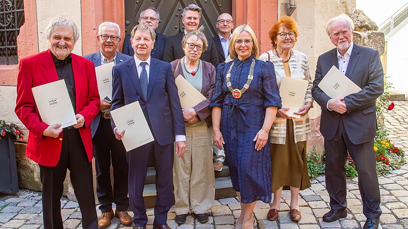 Die Geehrten (v. l.) Albert Dorn, Josef Freund, Reinhard Otzelberger, Uli Welz, Karola Weiß, Thomas Wilfing, Gerhard Rossa, Bürgermeisterin Martina Hebendanz, Edith Fießer und Josef Schiefer. Die Geehrten (v. l.) Albert Dorn, Josef Freund, Reinhard Otzelberger, Uli Welz, Karola Weiß, Thomas Wilfing, Gerhard Rossa, Bürgermeisterin Martina Hebendanz, Edith Fießer und Josef Schiefer.