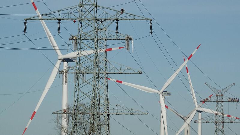 Ein intaktes Stromnetz sichert den Industriestandort Bayern, auch wenn die optischen Auswirkungen nicht immer optimal sind. Von der geplanten 380-kV-Trasse durch das Grabfeld Richtung Grafenrheinfeld zeigte man sich vor Ort zwar überrascht. Ein op... Ein intaktes Stromnetz sichert den Industriestandort Bayern, auch wenn die optischen Auswirkungen nicht immer optimal sind. Von der geplanten 380-kV-Trasse durch das Grabfeld Richtung Grafenrheinfeld zeigte man sich vor Ort zwar überrascht. Ein op...