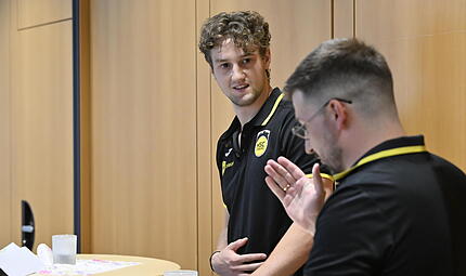 Marin Lisac durfte bei der Auftakt-PK des HSC Coburg seine Vertragsverl&auml;ngerung bekanntgeben.