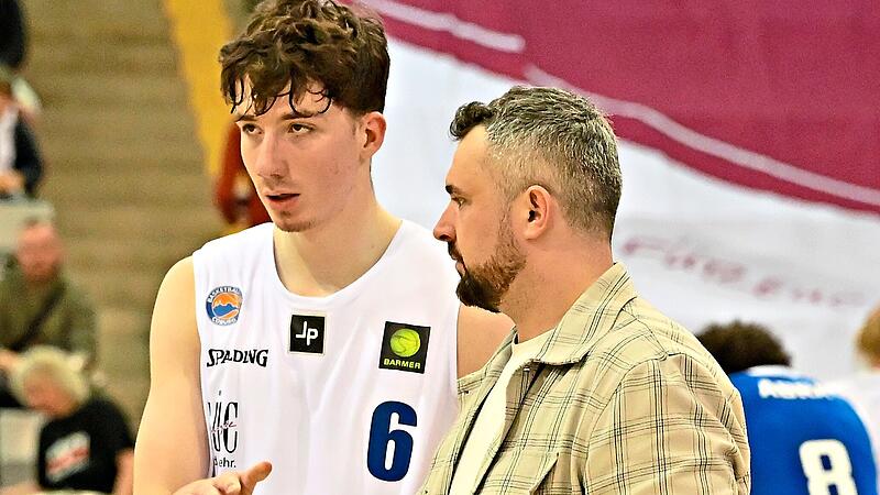 Check! Erik Neunhoeffer (links) machte seinen Trainer Patrick Seidel in Ludwigsburg  mit dem wohl besten Spiel seiner Karriere  froh.