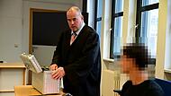 Rechtsanwalt Thomas Drehsen aus Bamberg und der Angeklagte