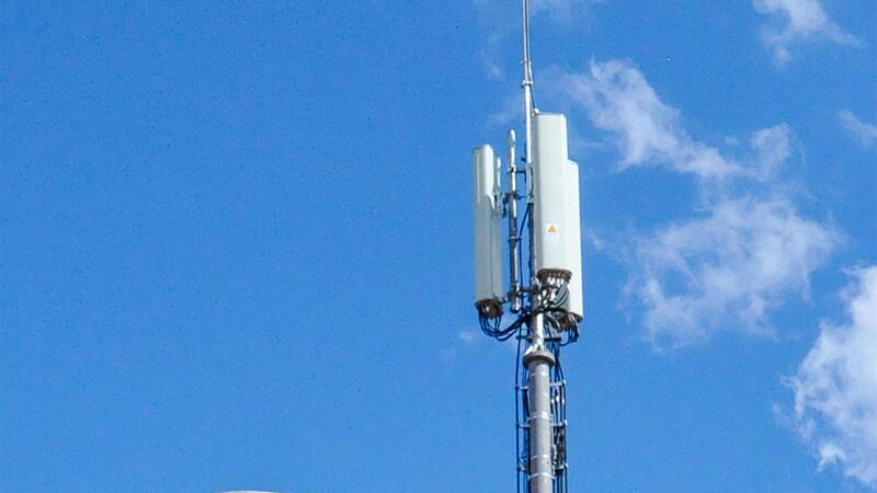 Der Funkmast in der Ortsmitte von Bundorf sorgt für Ärger. Der Funkmast in der Ortsmitte von Bundorf sorgt für Ärger.