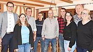 Bürgermeister Steffen Lipfert (l.) mit den Gemeinderatskandidaten in Pretzfeld.Forchheim & Fränkische Schweiz Bürgermeister Steffen Lipfert (l.) mit den Gemeinderatskandidaten in Pretzfeld.